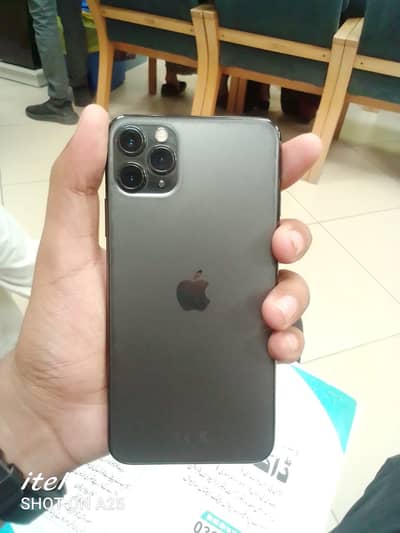 Iphn 11 pro max 256 gb factory unlocked with box