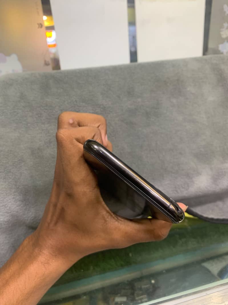 Iphn 11 pro max 256 gb factory unlocked with box 5