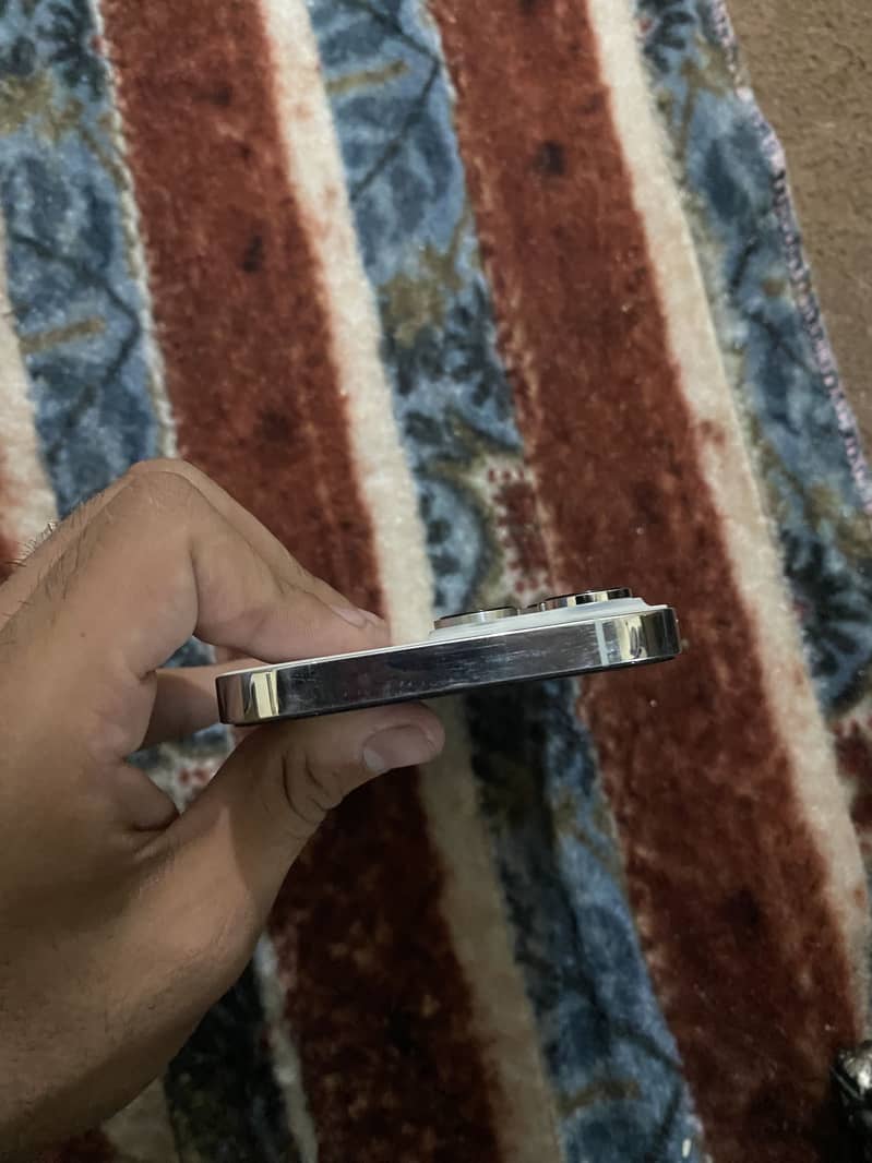 Apple iPhone 14 Pro Max 3