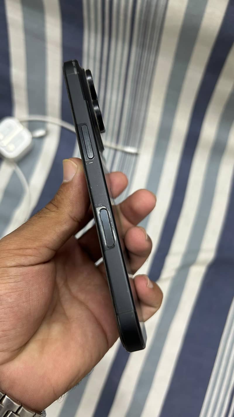 Apple iPhone 16 Pro 2