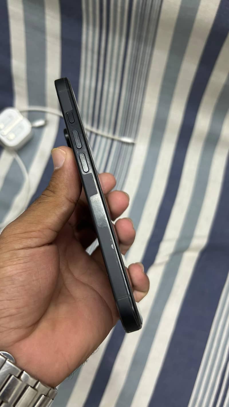 Apple iPhone 16 Pro 3