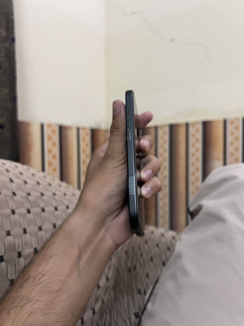Apple iPhone 15 3
