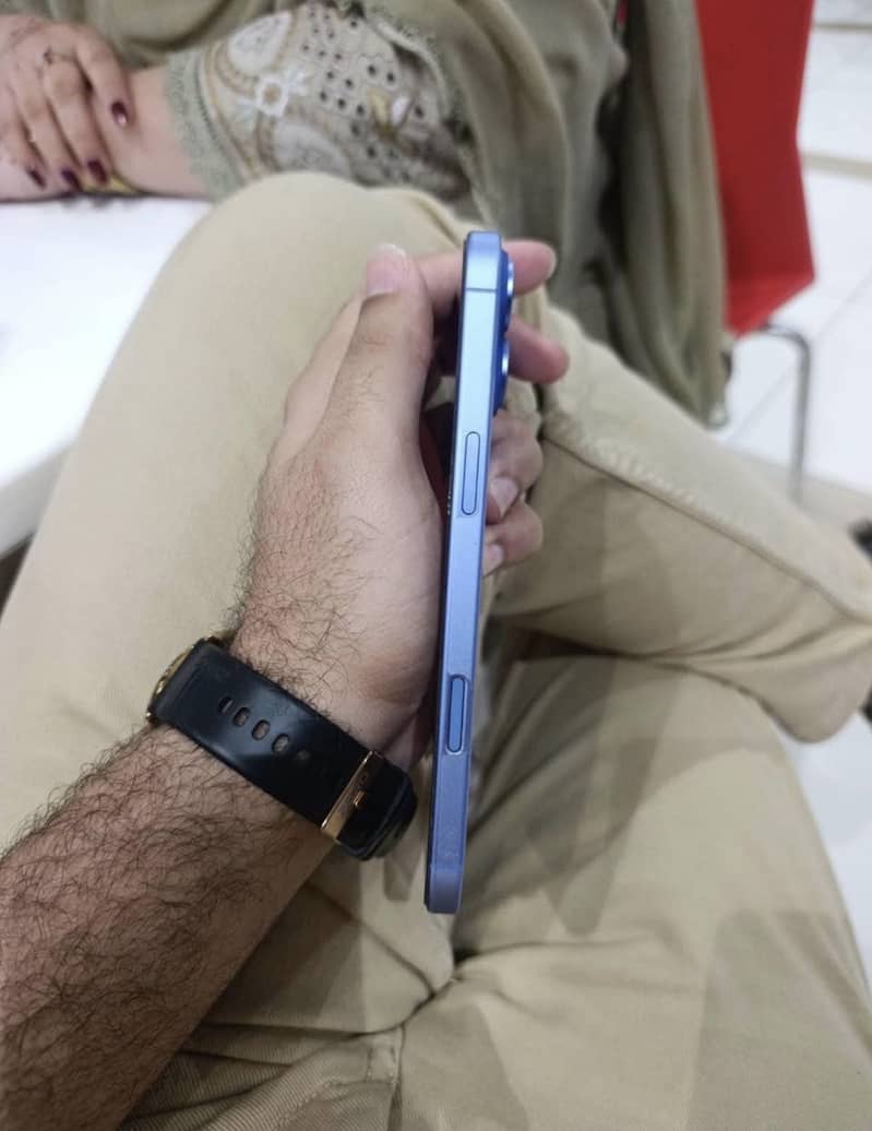 Apple iPhone 16 Plus jv 1