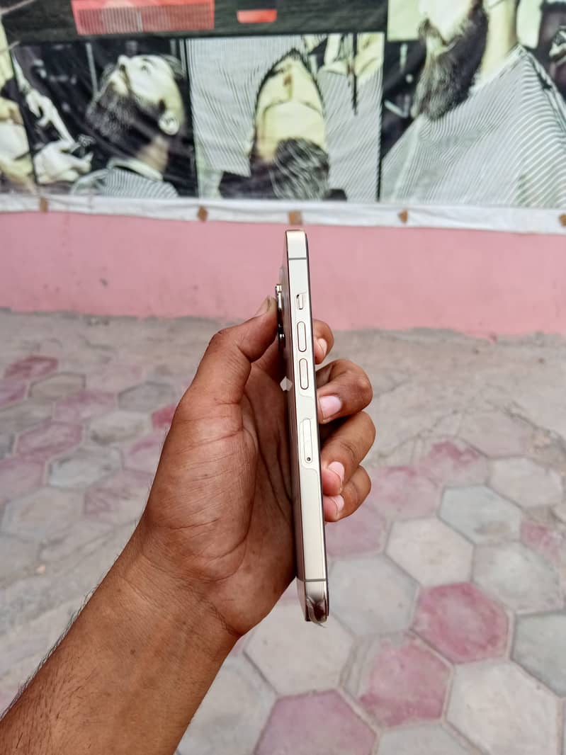 Apple iPhone 13 Pro 2