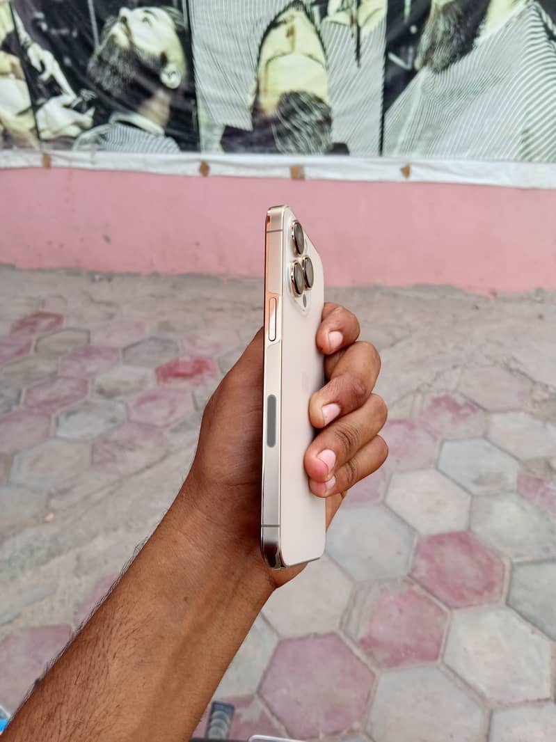 Apple iPhone 13 Pro 4