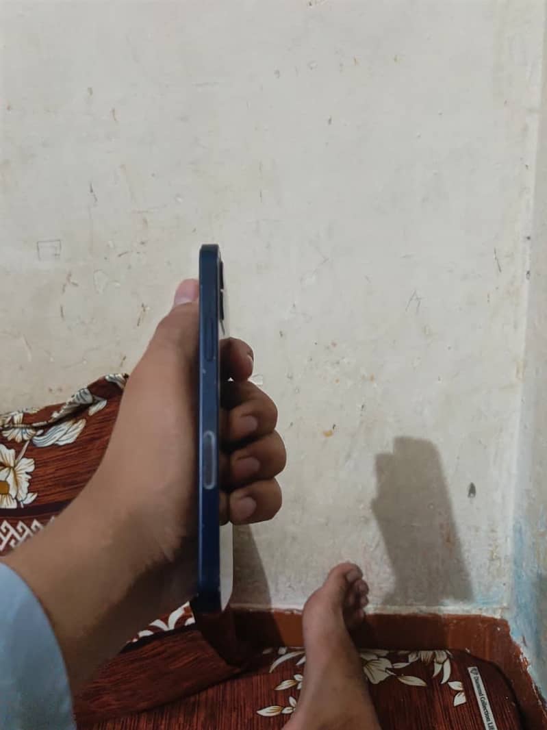 iPhone 12 0