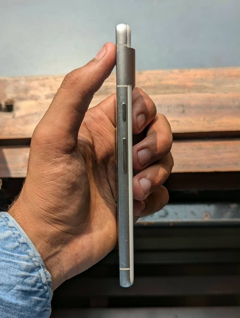 Google Pixel 7 4