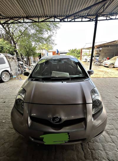 Toyota Vitz 2010 | 12 - 1000cc Rosemat Color Car in Good Condition