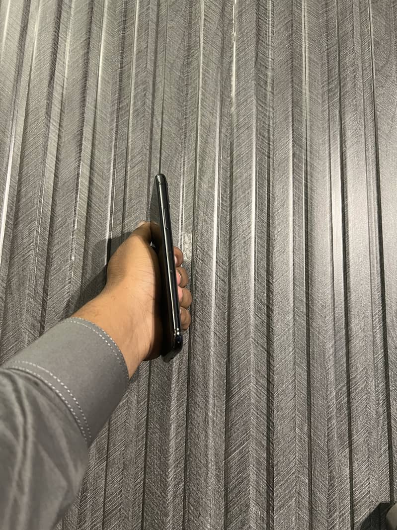 Apple iPhone 11 Pro 2