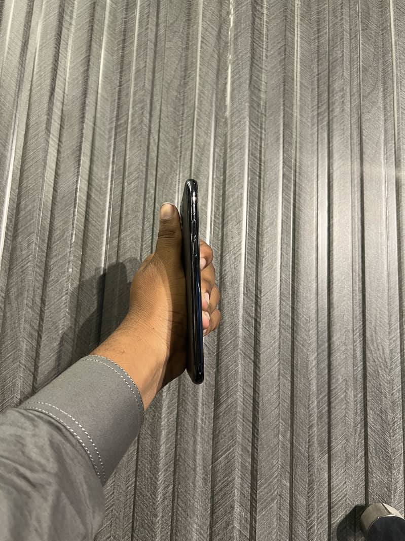 Apple iPhone 11 Pro 3