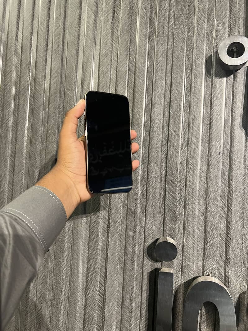 Apple iPhone 11 Pro 4