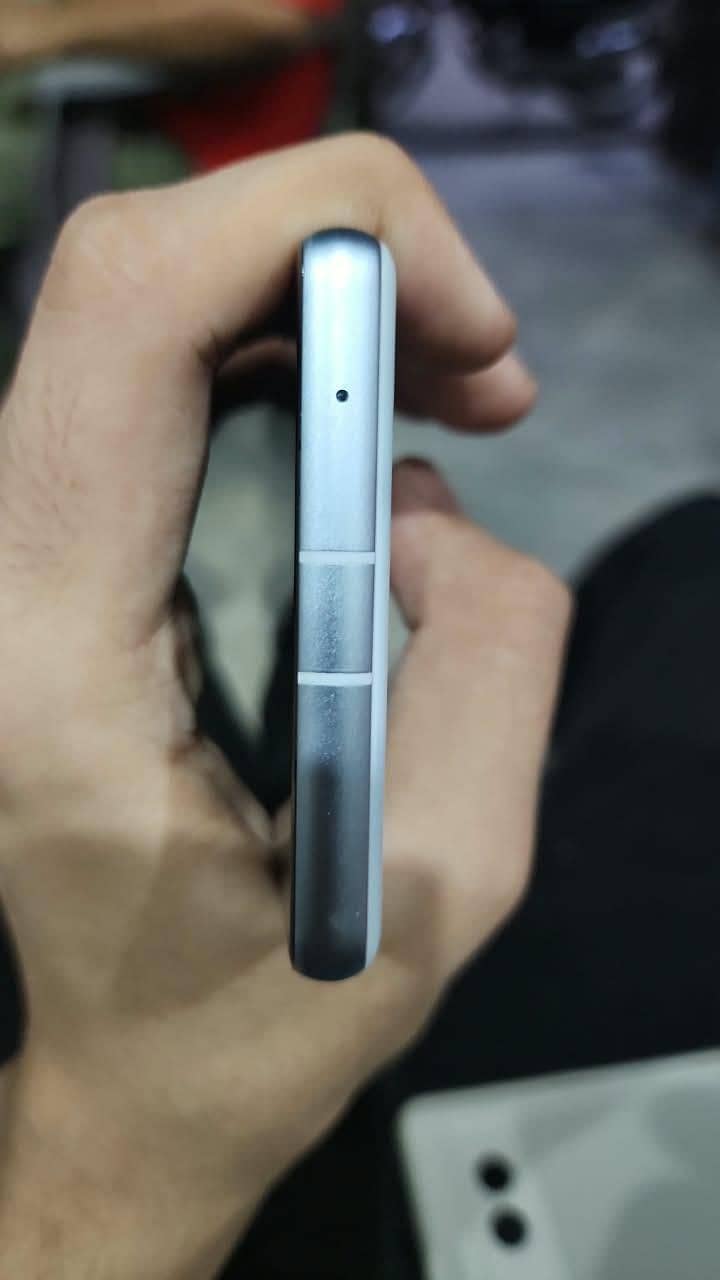 Google Pixel 7a 2