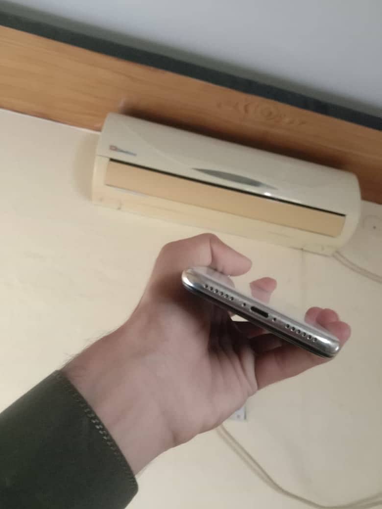 Apple iPhone X 3