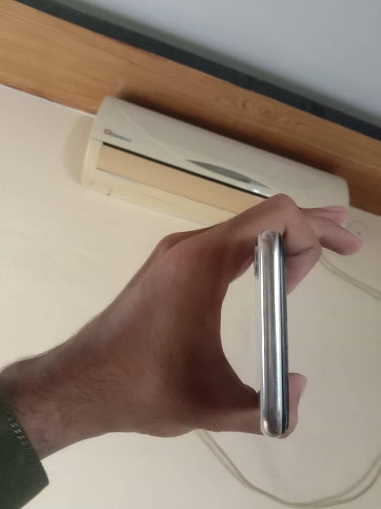 Apple iPhone X 5