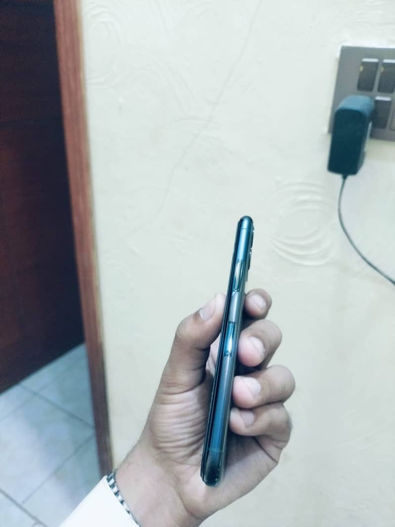 Apple iPhone 11 Pro 3