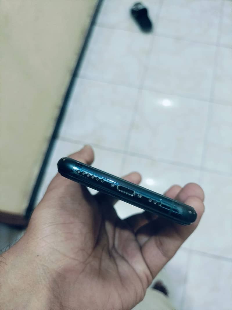 Apple iPhone 11 Pro 4