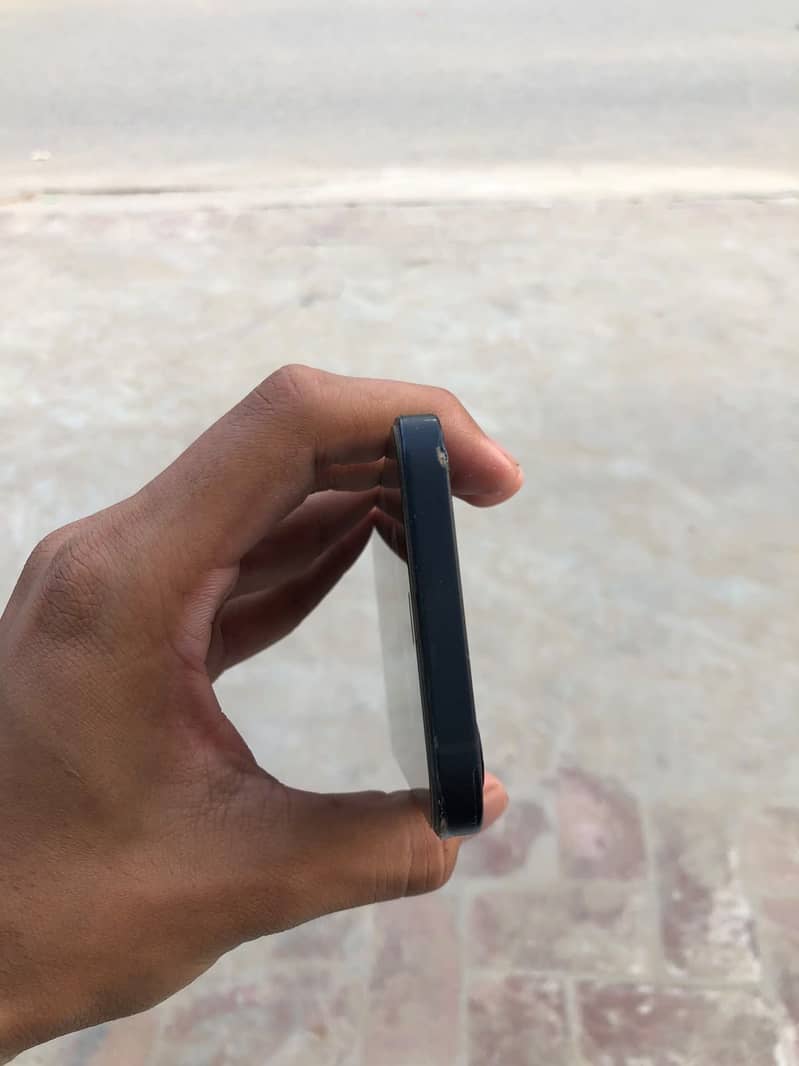 Apple iPhone 12 3