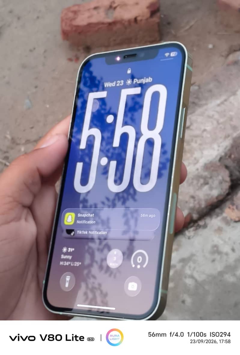 Apple iPhone 12 4