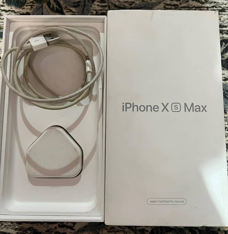 Apple iPhone XS Max 7