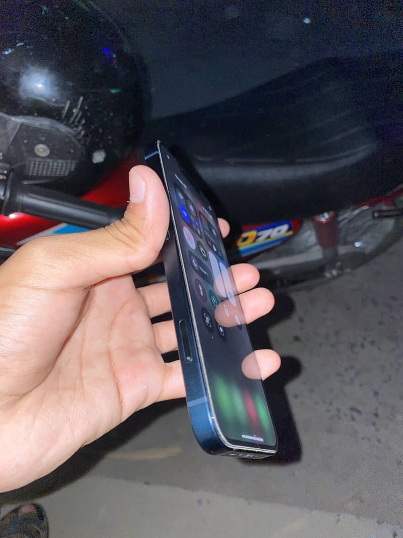 Apple iPhone 13 3