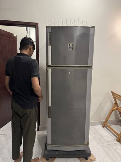 Dawlance big size fridge good condition need cash