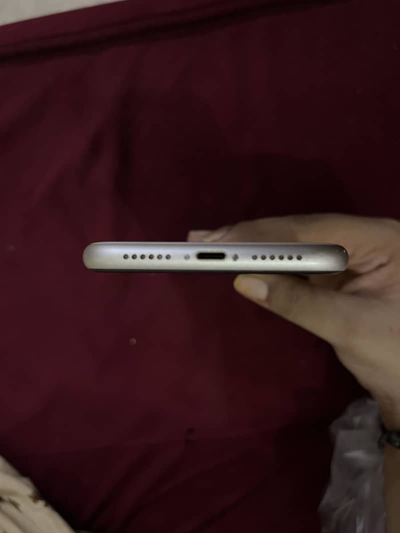 Apple iPhone 11 3