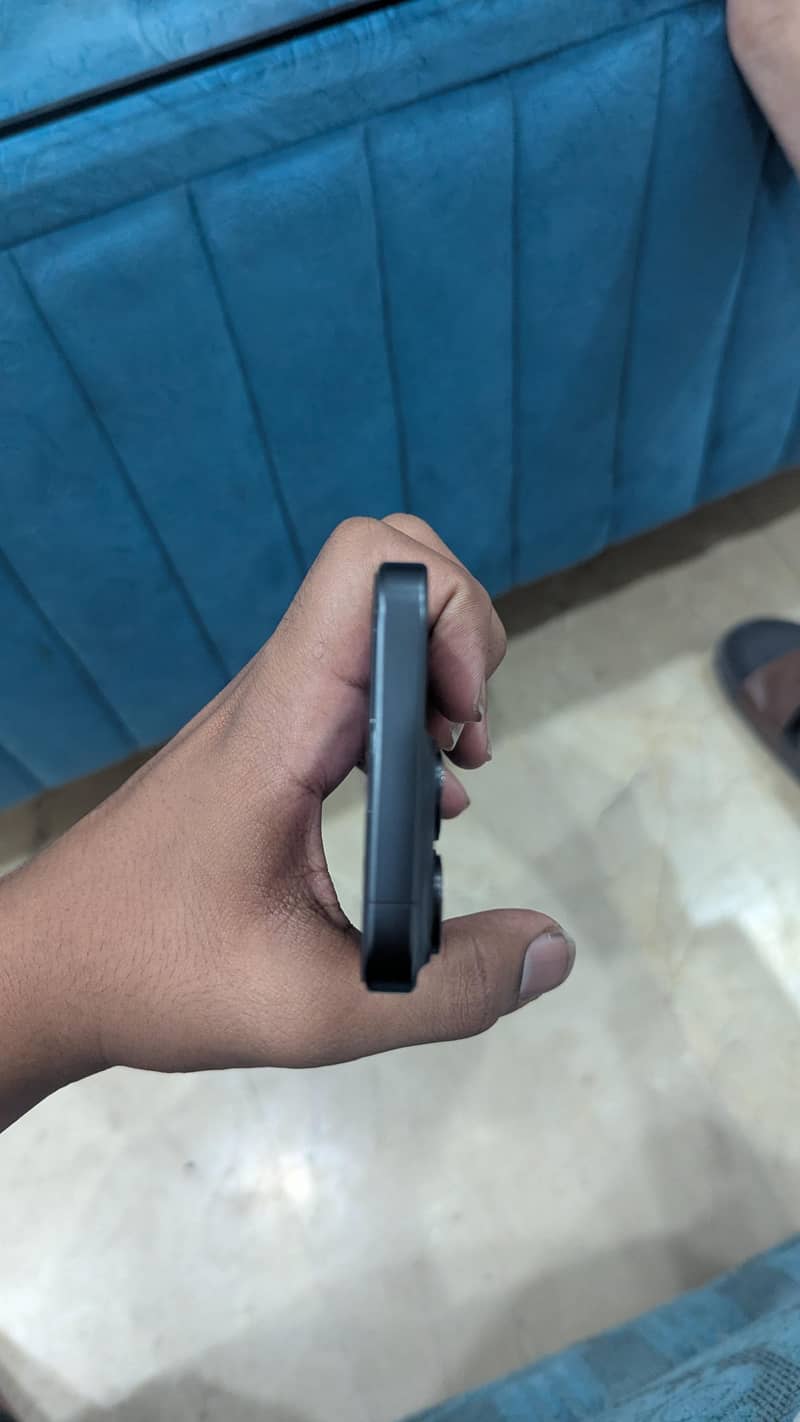 Apple iPhone 15 Pro 3