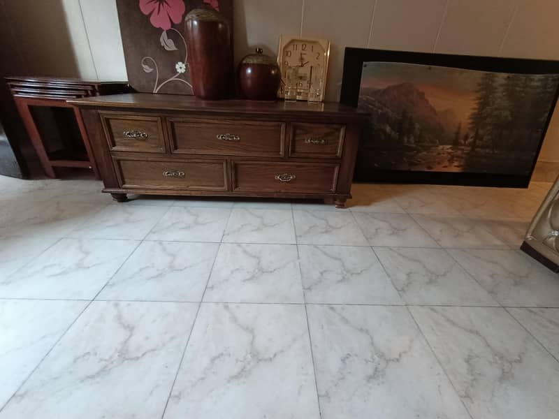Centre table / Coffee table. 3