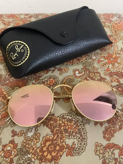 Ray-Ban Round Metal sunglasses featuring striking pink flash mirror