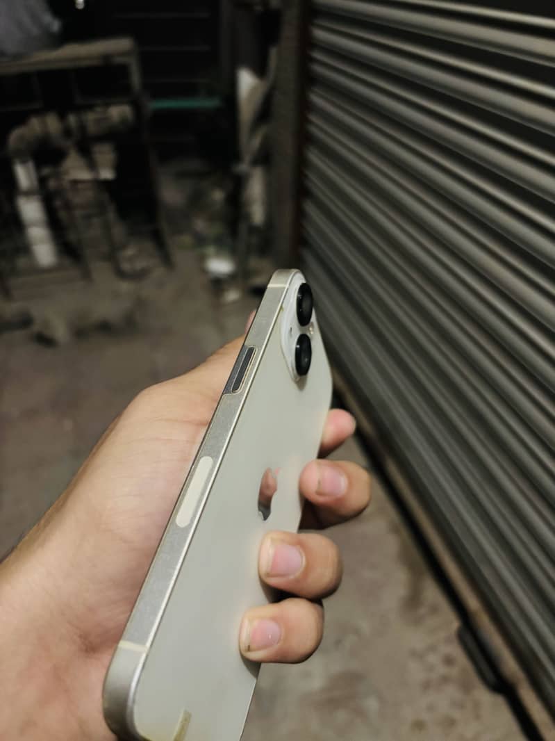 Apple iPhone 13 0