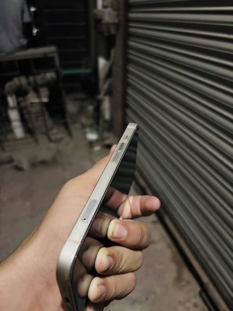 Apple iPhone 13 2