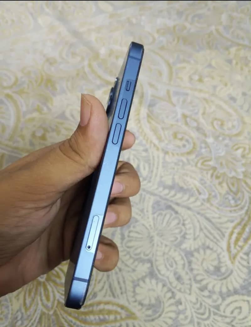 Apple iPhone 13 2
