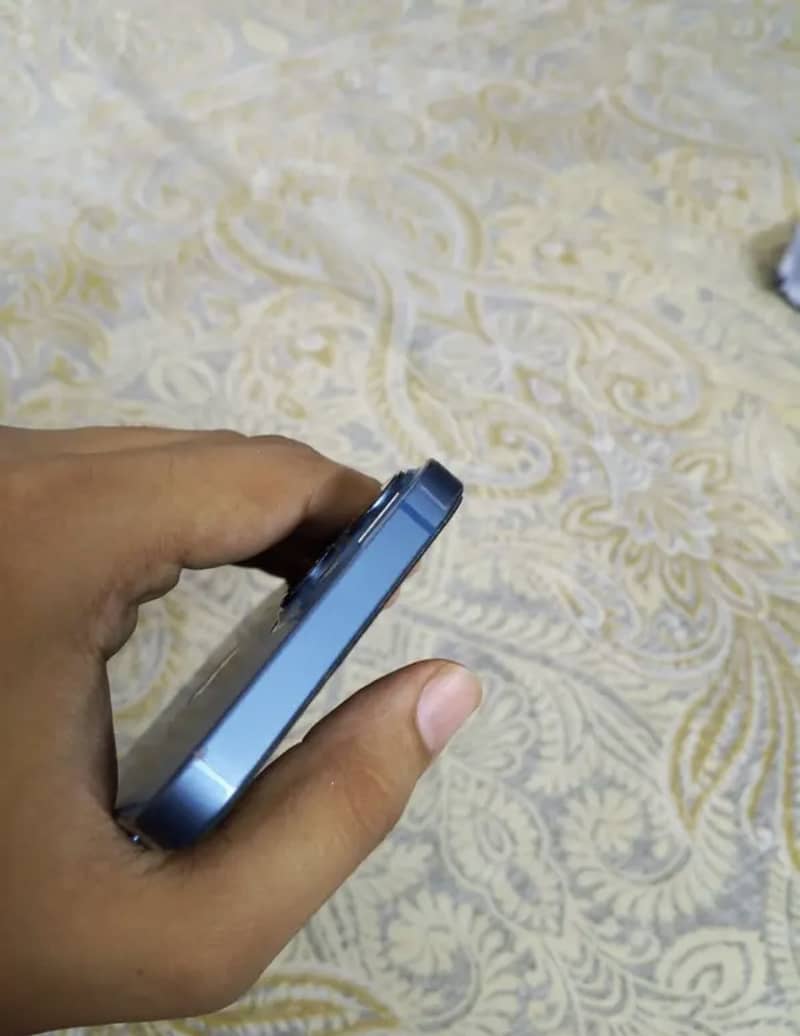 Apple iPhone 13 4