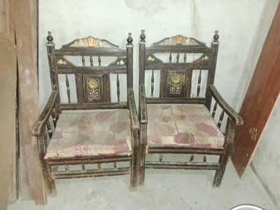 2 chairs totally wooden hai thori paint hony wali hai bas new