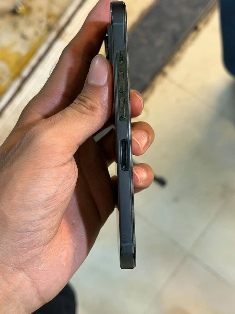 Apple iPhone 13 Pro 1