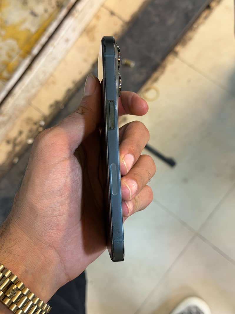 Apple iPhone 13 Pro 4