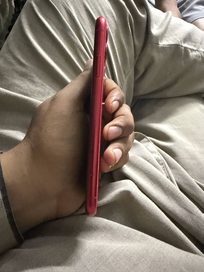 Apple iPhone 11 3