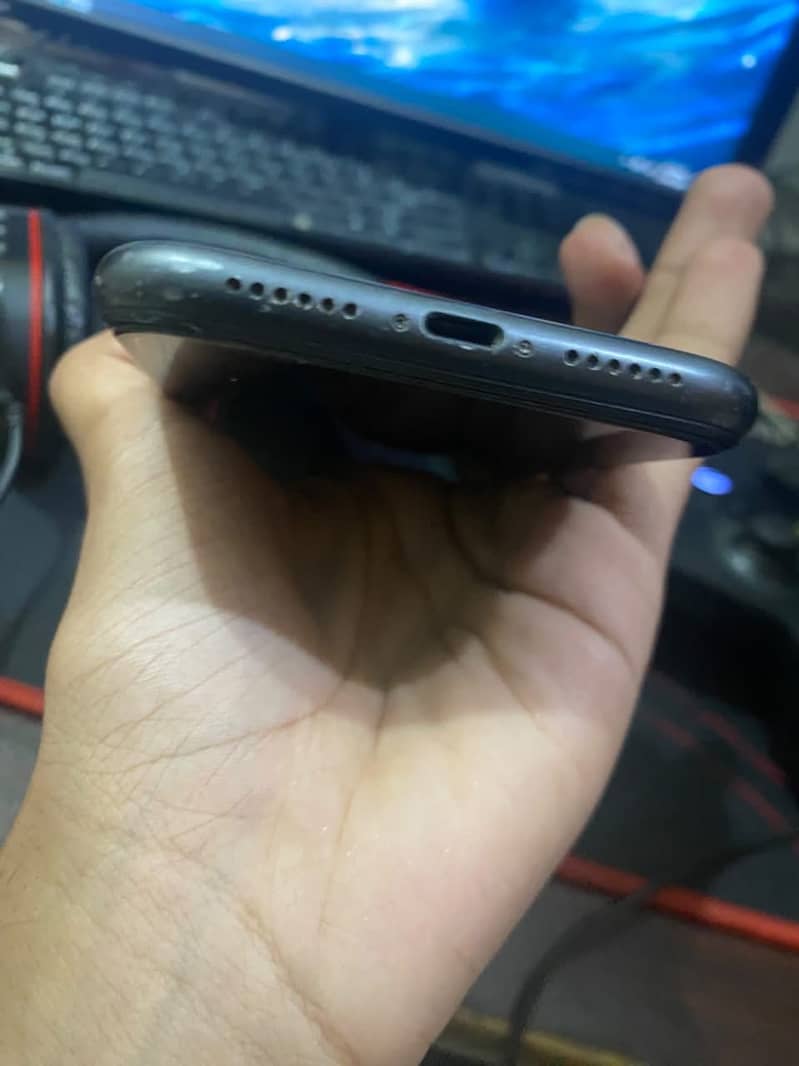 Apple iPhone 11 3