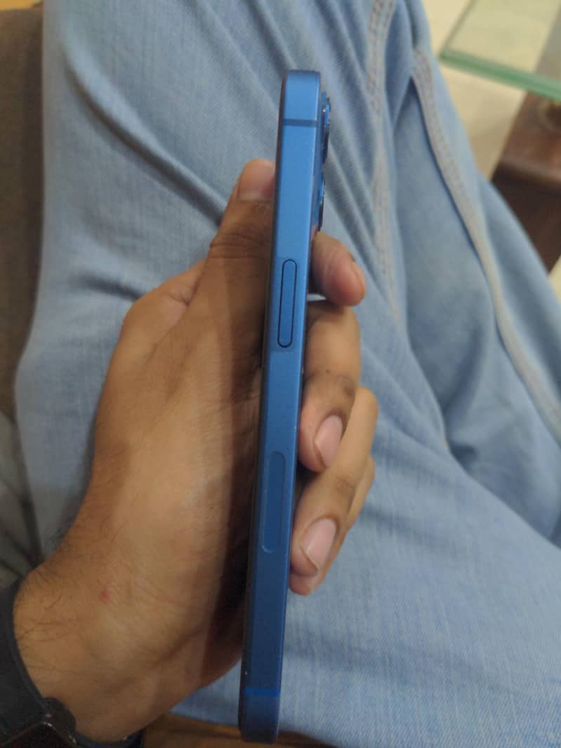 Apple iPhone 13 2
