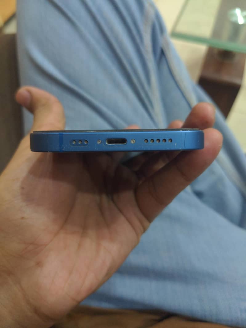 Apple iPhone 13 4