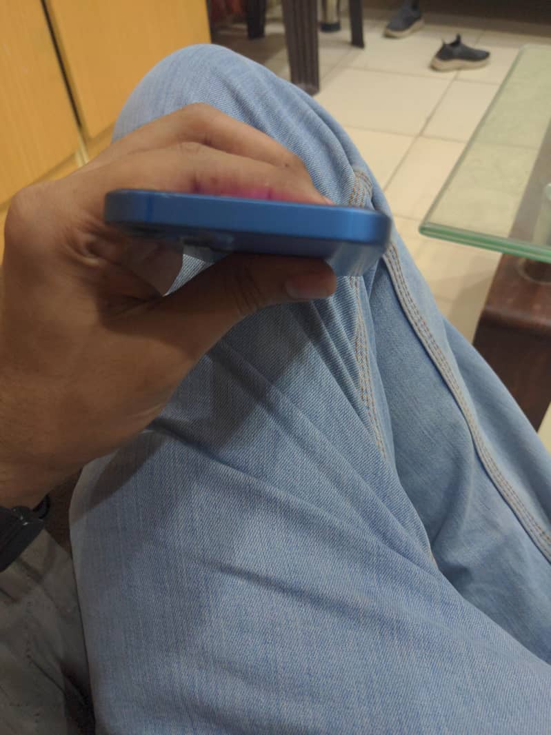Apple iPhone 13 5