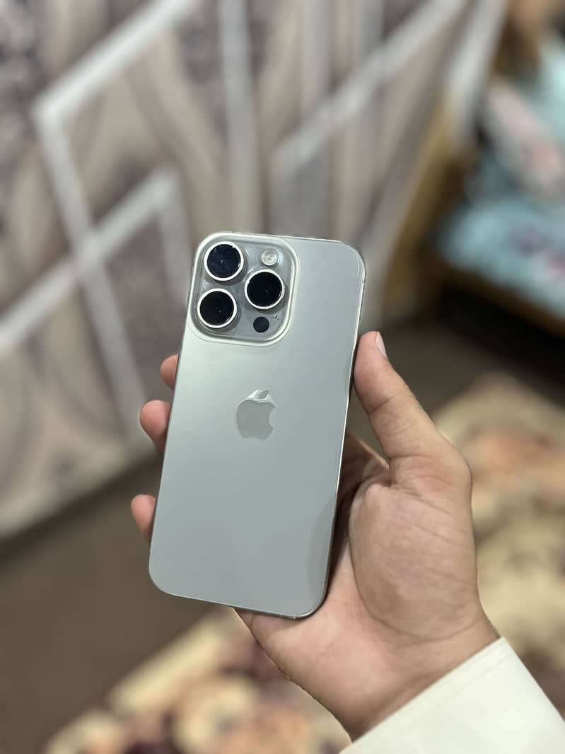 Apple iPhone 15 Pro 0
