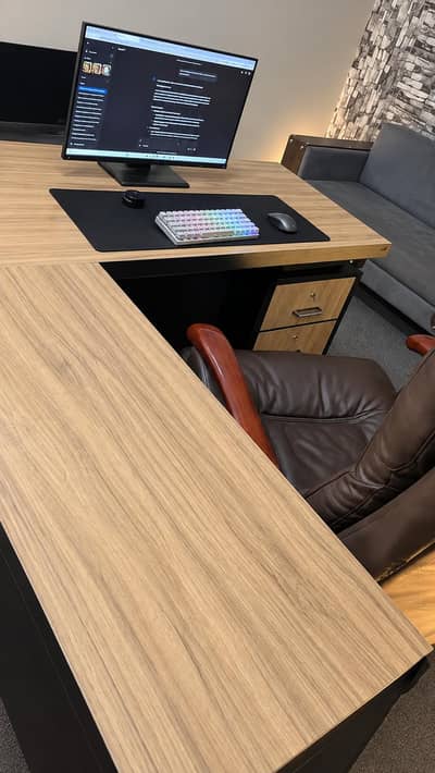 office table with 1 side table