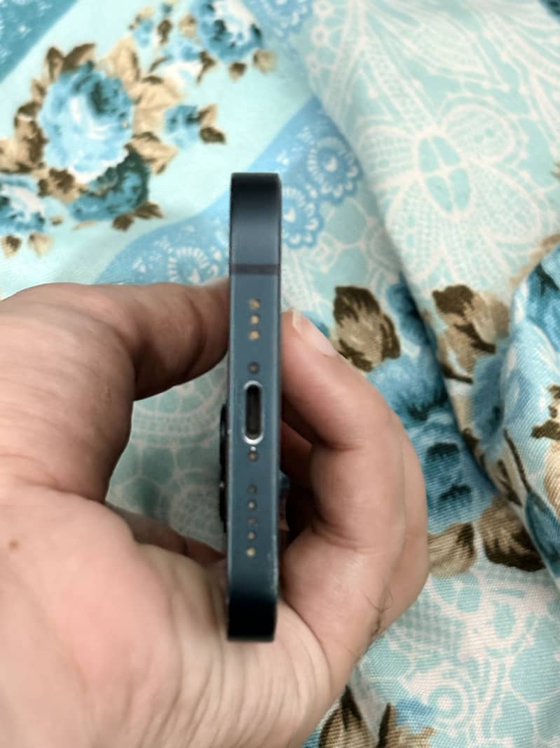 Apple iPhone 13 2
