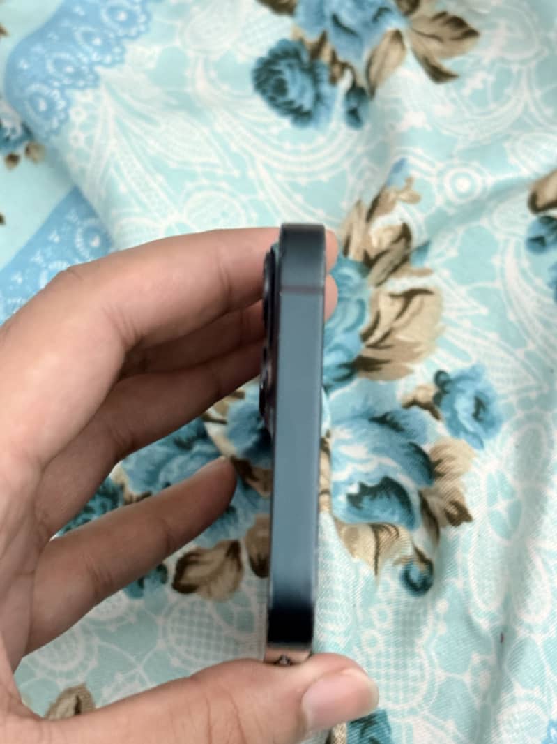 Apple iPhone 13 3