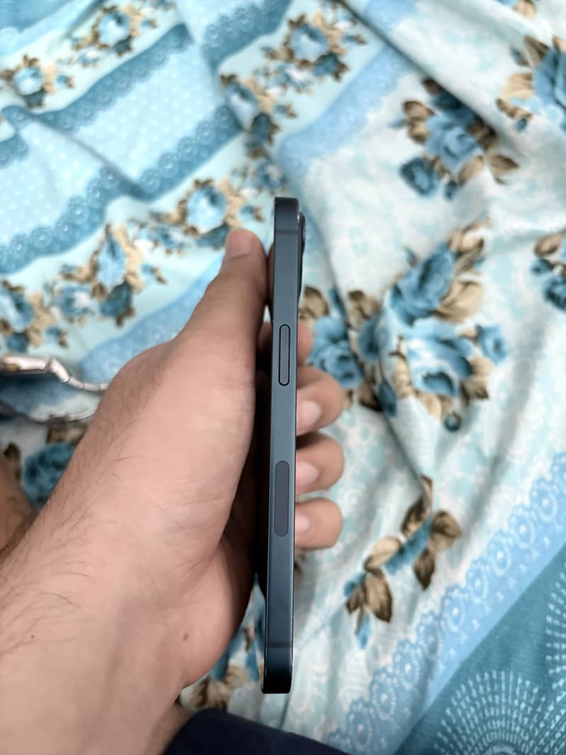 Apple iPhone 13 11