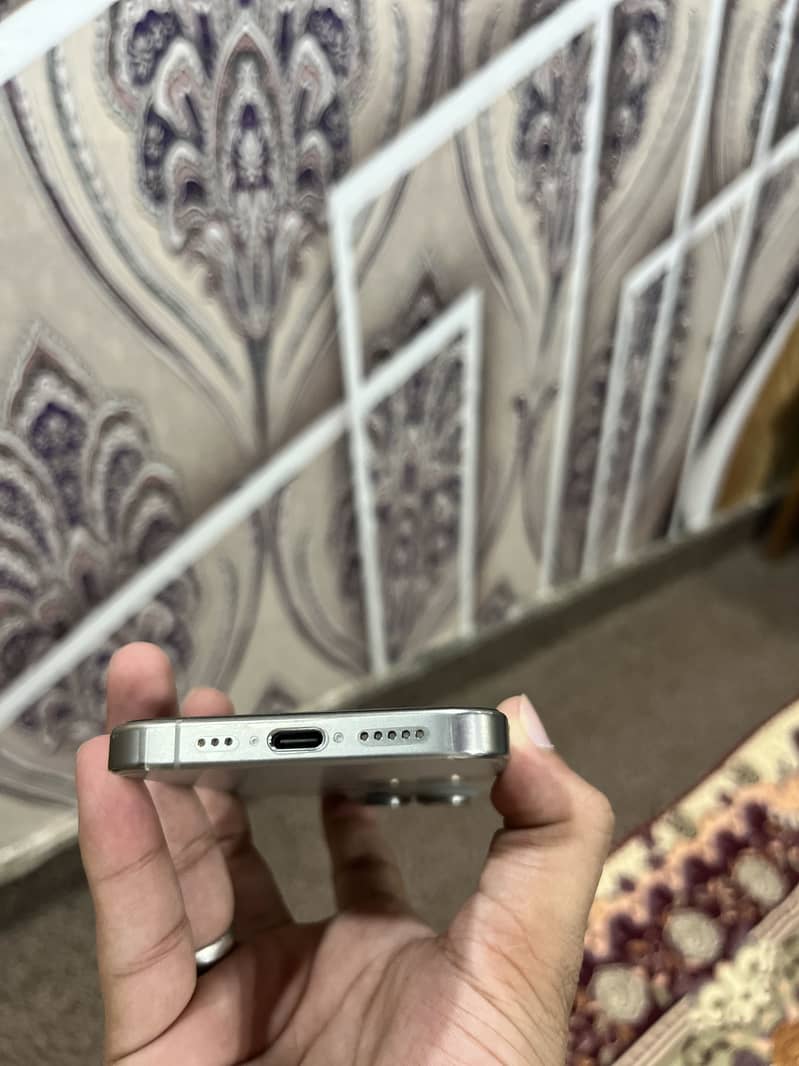 Apple iPhone 15 Pro 2