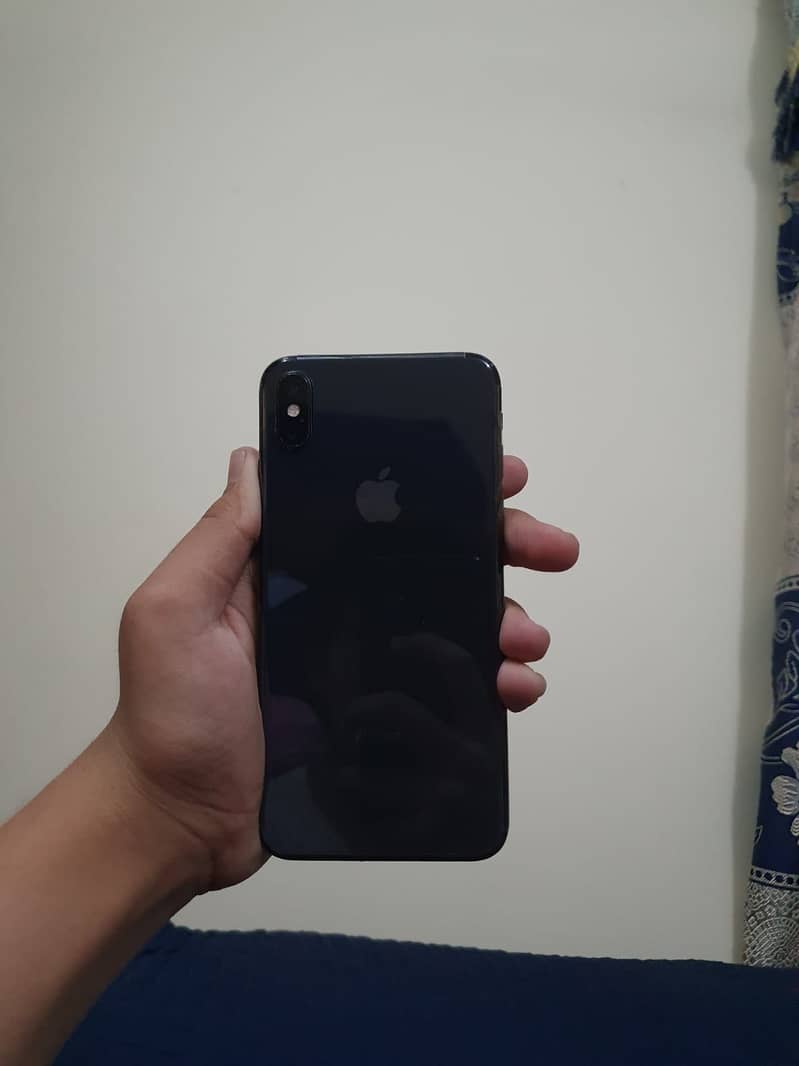 Apple iPhone XS Max 1
