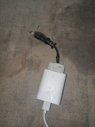 Just charging khrab ha mtlb uska shue agy se jumper lgya hua ha