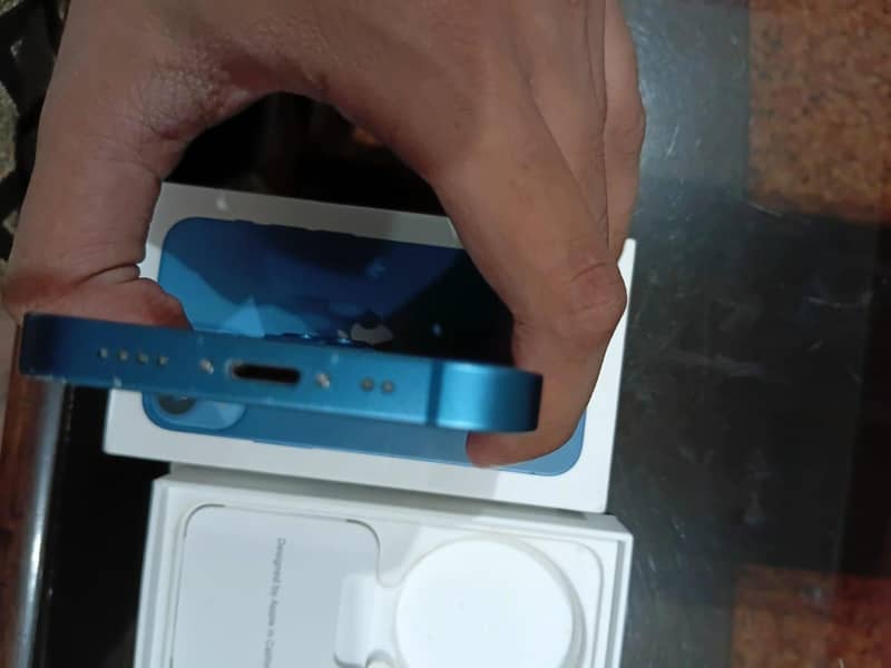 Apple iPhone 13 mini 4
